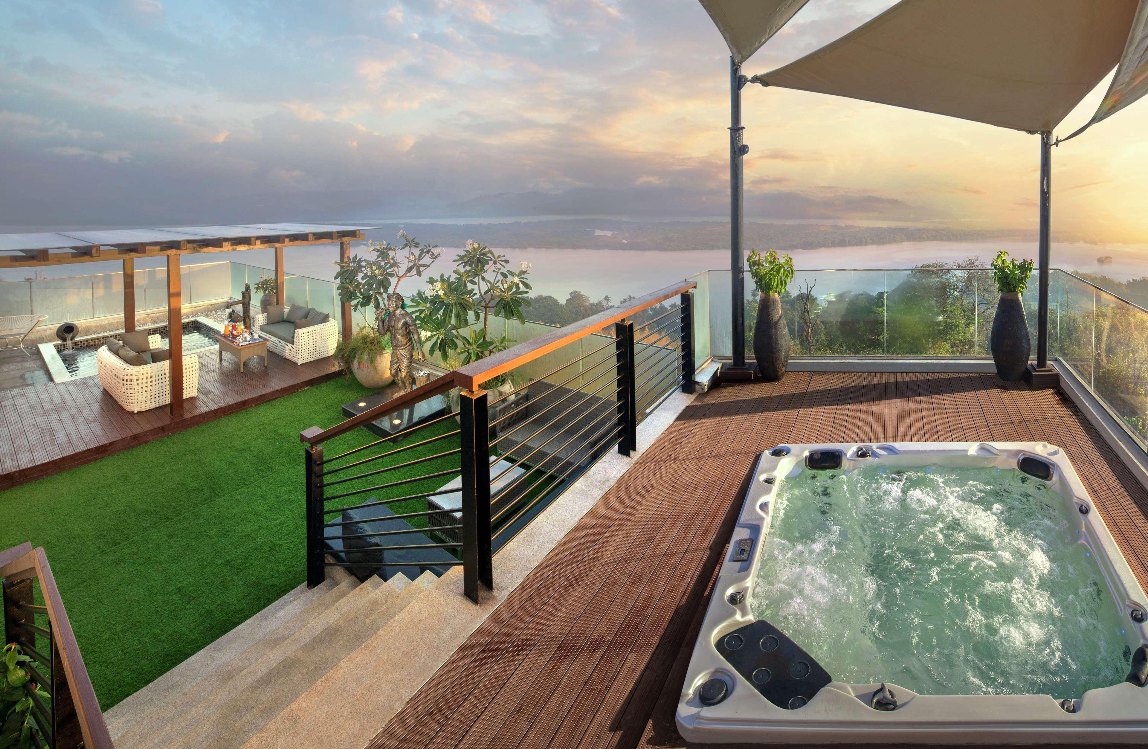 Doubletree By Hilton Goa - Panaji Hotel Exterior photo