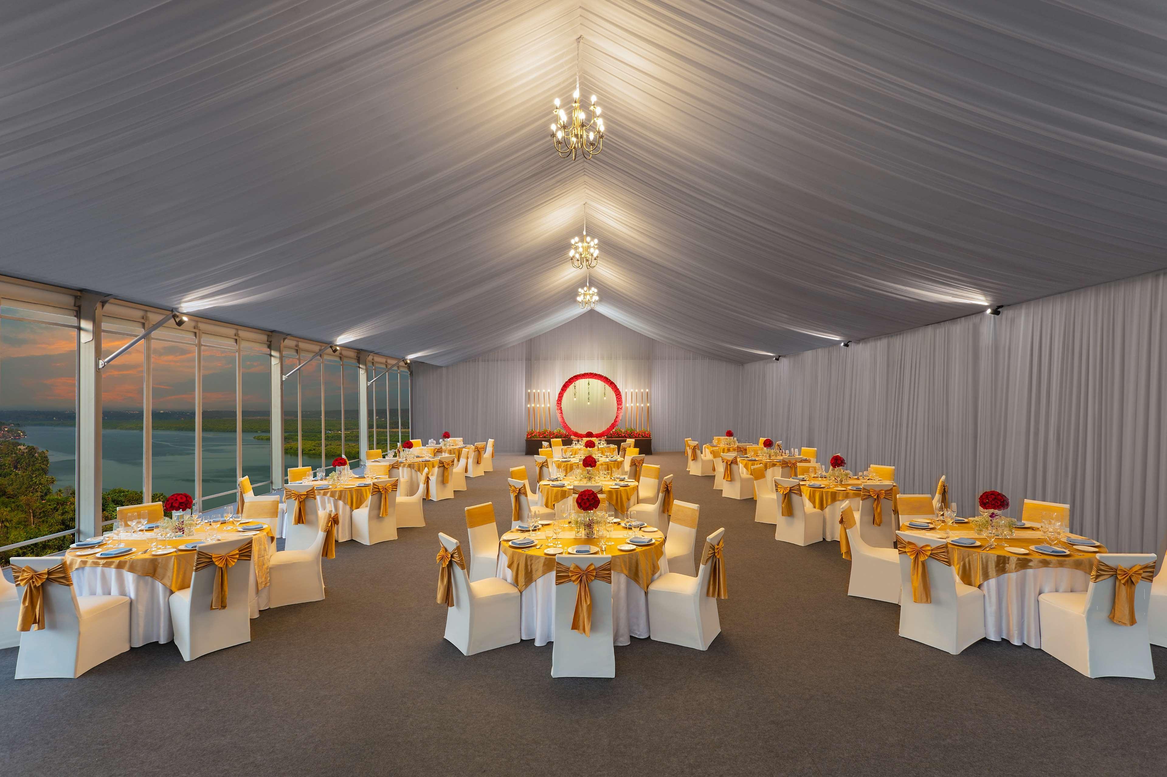 Doubletree By Hilton Goa - Panaji Hotel Exterior photo