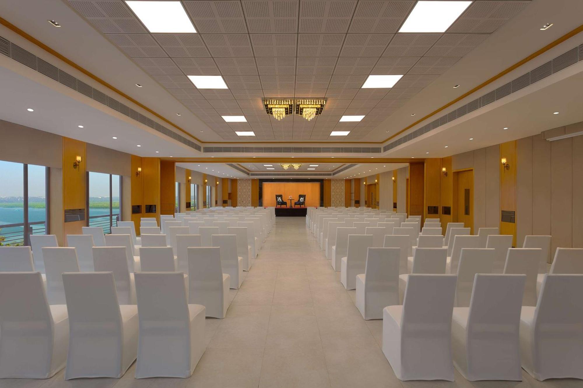 Doubletree By Hilton Goa - Panaji Hotel Exterior photo