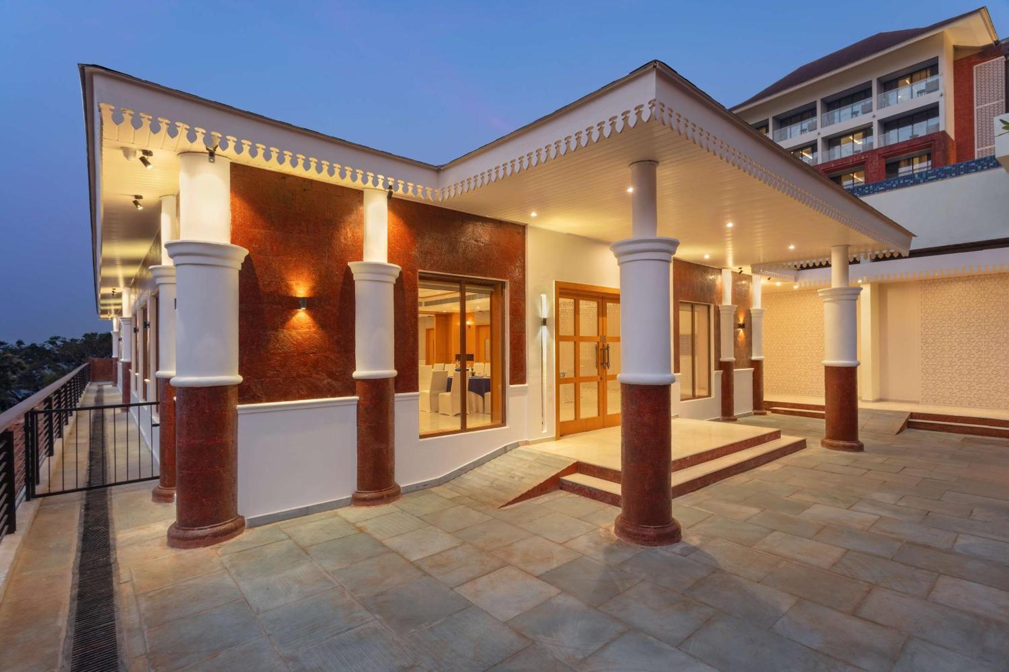 Doubletree By Hilton Goa - Panaji Hotel Exterior photo