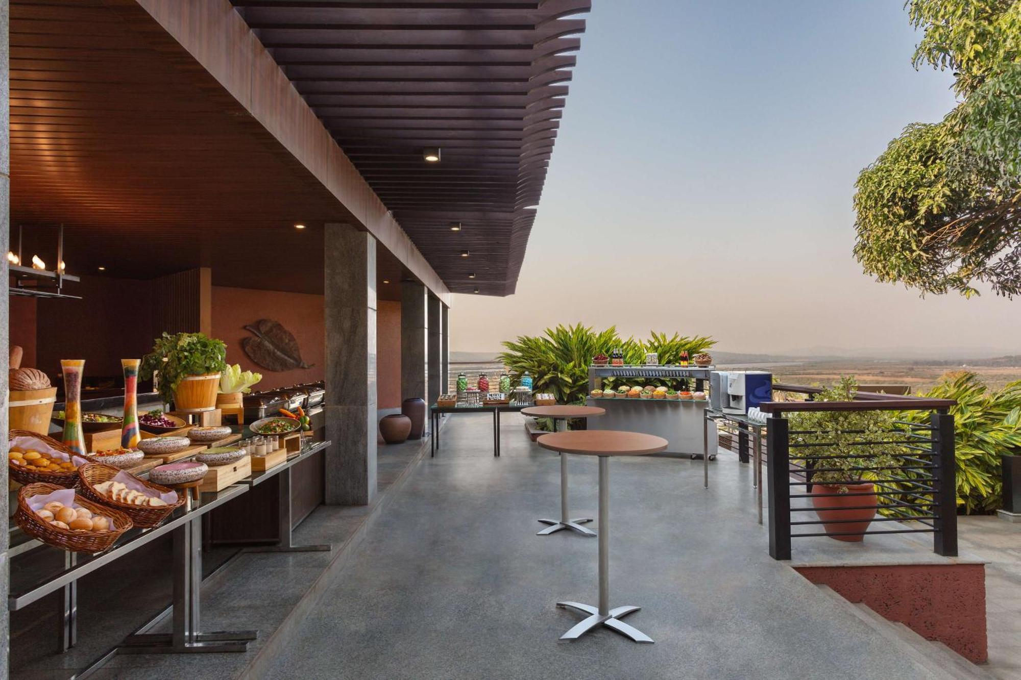 Doubletree By Hilton Goa - Panaji Hotel Exterior photo
