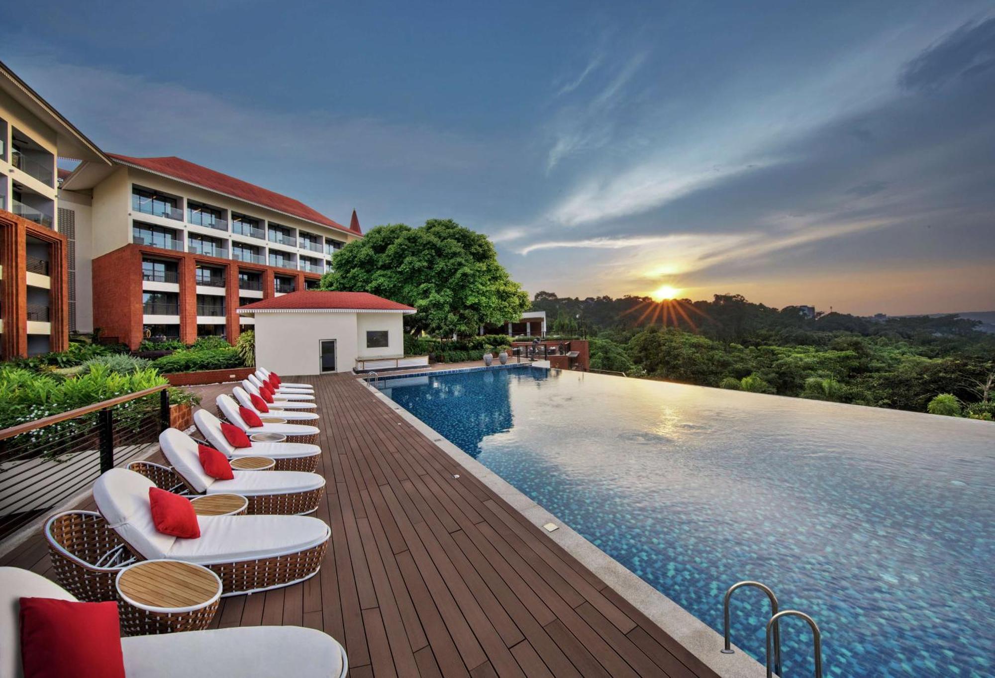 Doubletree By Hilton Goa - Panaji Hotel Exterior photo