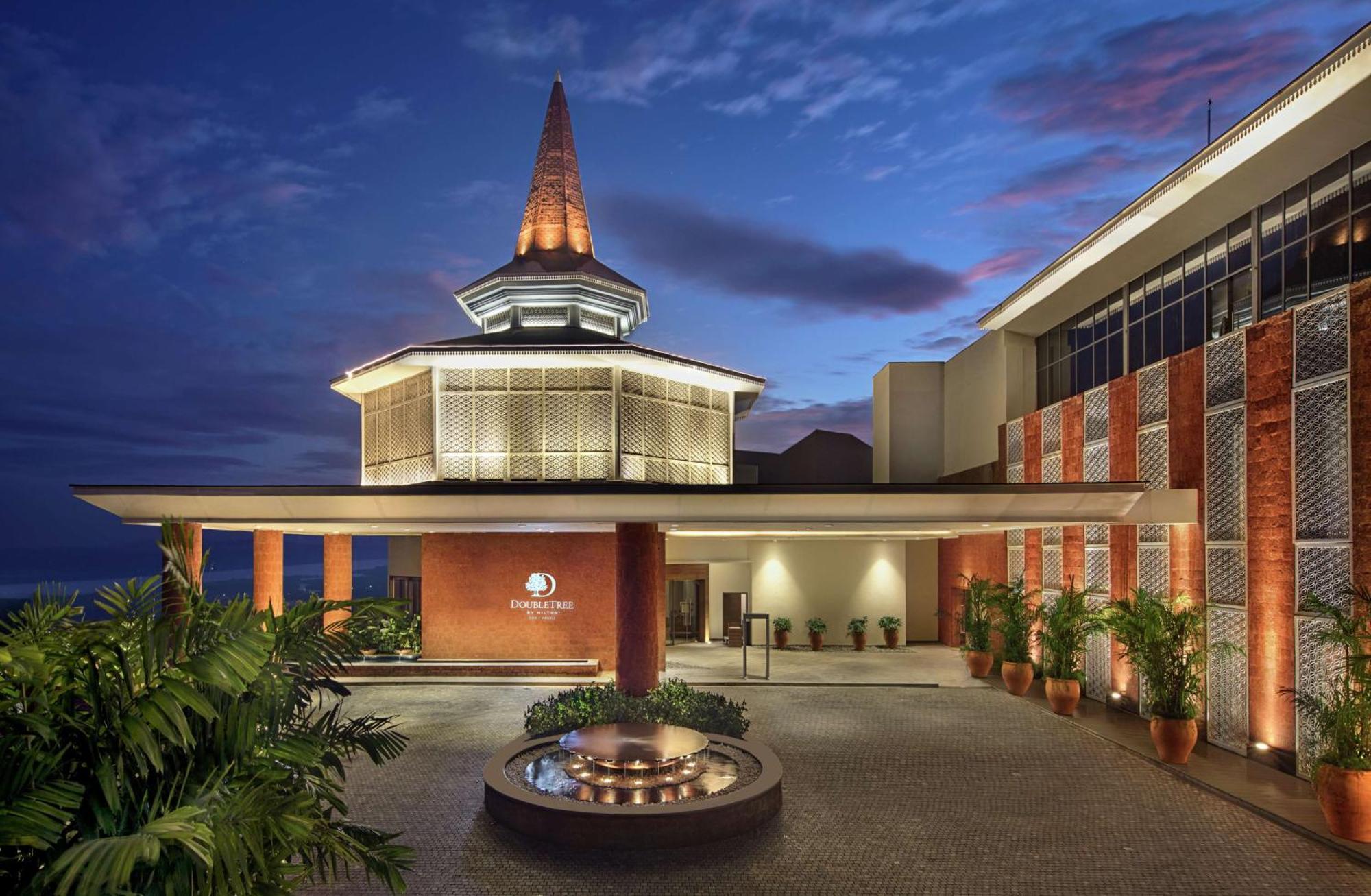 Doubletree By Hilton Goa - Panaji Hotel Exterior photo