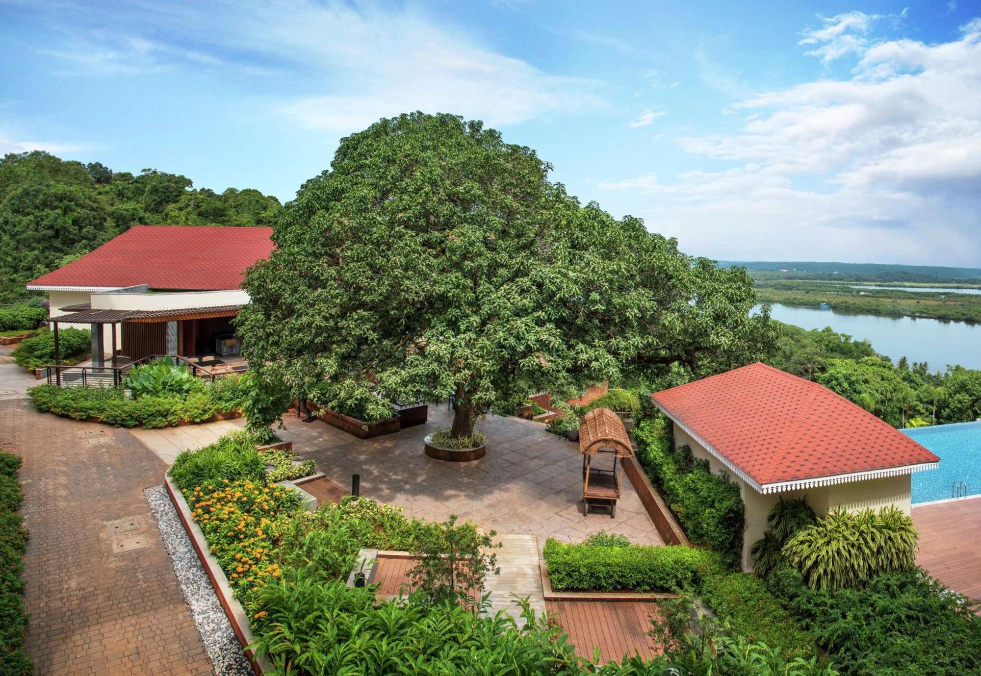 Doubletree By Hilton Goa - Panaji Hotel Exterior photo